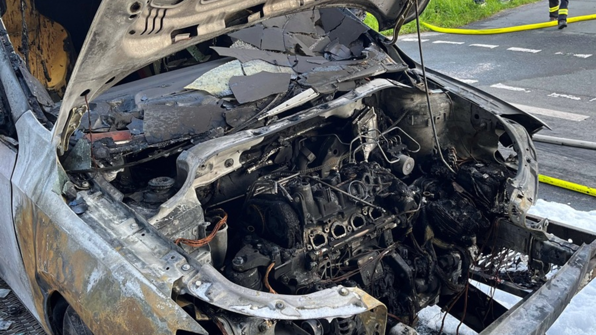 POL-MI: Pkw fängt Feuer - Foto: presseportal.de