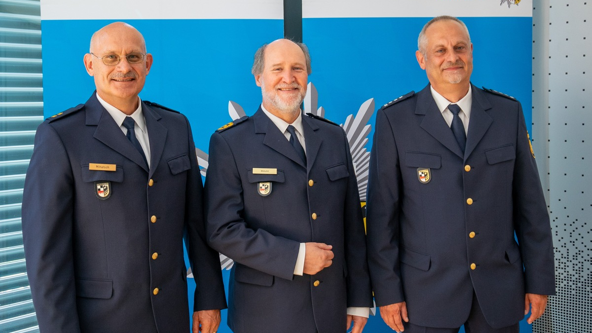 POL-MFR: (910) Amtswechsel bei der Polizeiinspektion Altdorf - Reimund Mihatsch in den Ruhestand verabschiedet - Matthias Link wird neuer Dienststellenleiter - Foto: presseportal.de