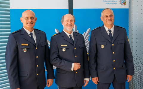 POL-MFR: (910) Amtswechsel bei der Polizeiinspektion Altdorf - Reimund Mihatsch in den Ruhestand verabschiedet - Matthias Link wird neuer Dienststellenleiter - Foto: presseportal.de