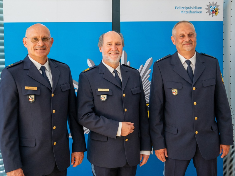 POL-MFR: (910) Amtswechsel bei der Polizeiinspektion Altdorf - Reimund Mihatsch in den Ruhestand verabschiedet - Matthias Link wird neuer Dienststellenleiter - Foto: presseportal.de