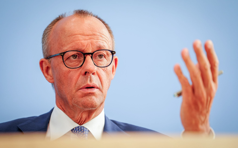 CDU-Chef Merz fordert von Kanzler Scholz nicht weniger als einen Koalitionsbruch, um die Migrationsprobleme zu lösen. - Foto: Kay Nietfeld/dpa