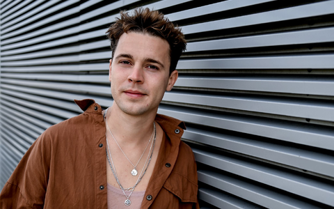 DJ Felix Jaehn hat erstmal alle Shows abgesagt, weil er mehr Pause und Zeit zum Heilen braucht. - Foto: Britta Pedersen/dpa-Zentralbild/ZB