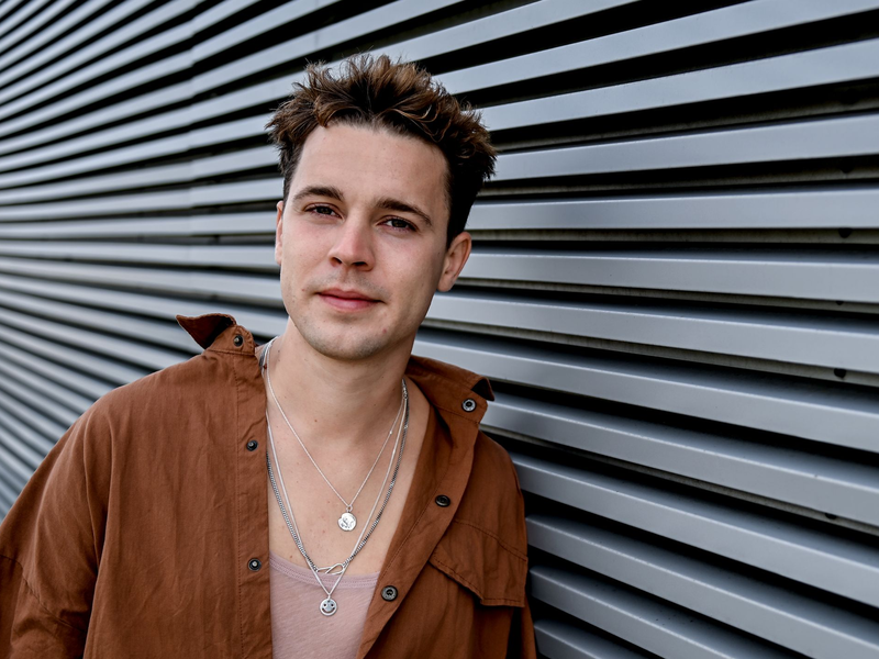 DJ Felix Jaehn hat erstmal alle Shows abgesagt, weil er mehr Pause und Zeit zum Heilen braucht. - Foto: Britta Pedersen/dpa-Zentralbild/ZB