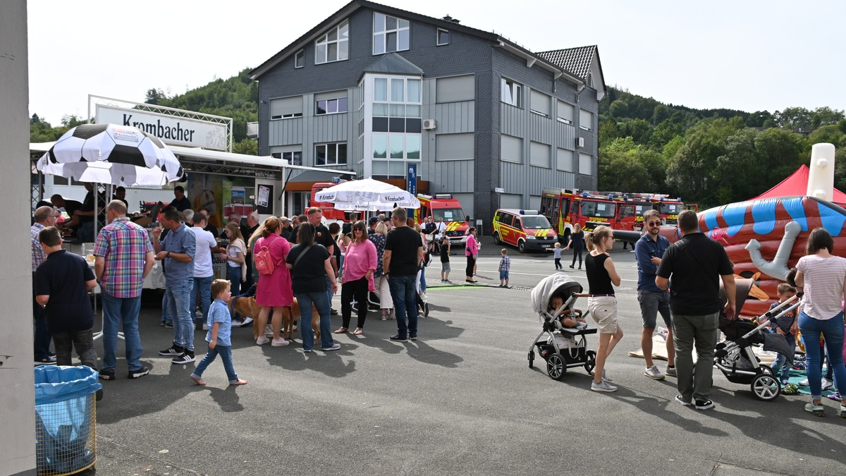 FF Olsberg: Kartoffelbraten beim Löschzug Bigge - Olsberg - Foto: presseportal.de