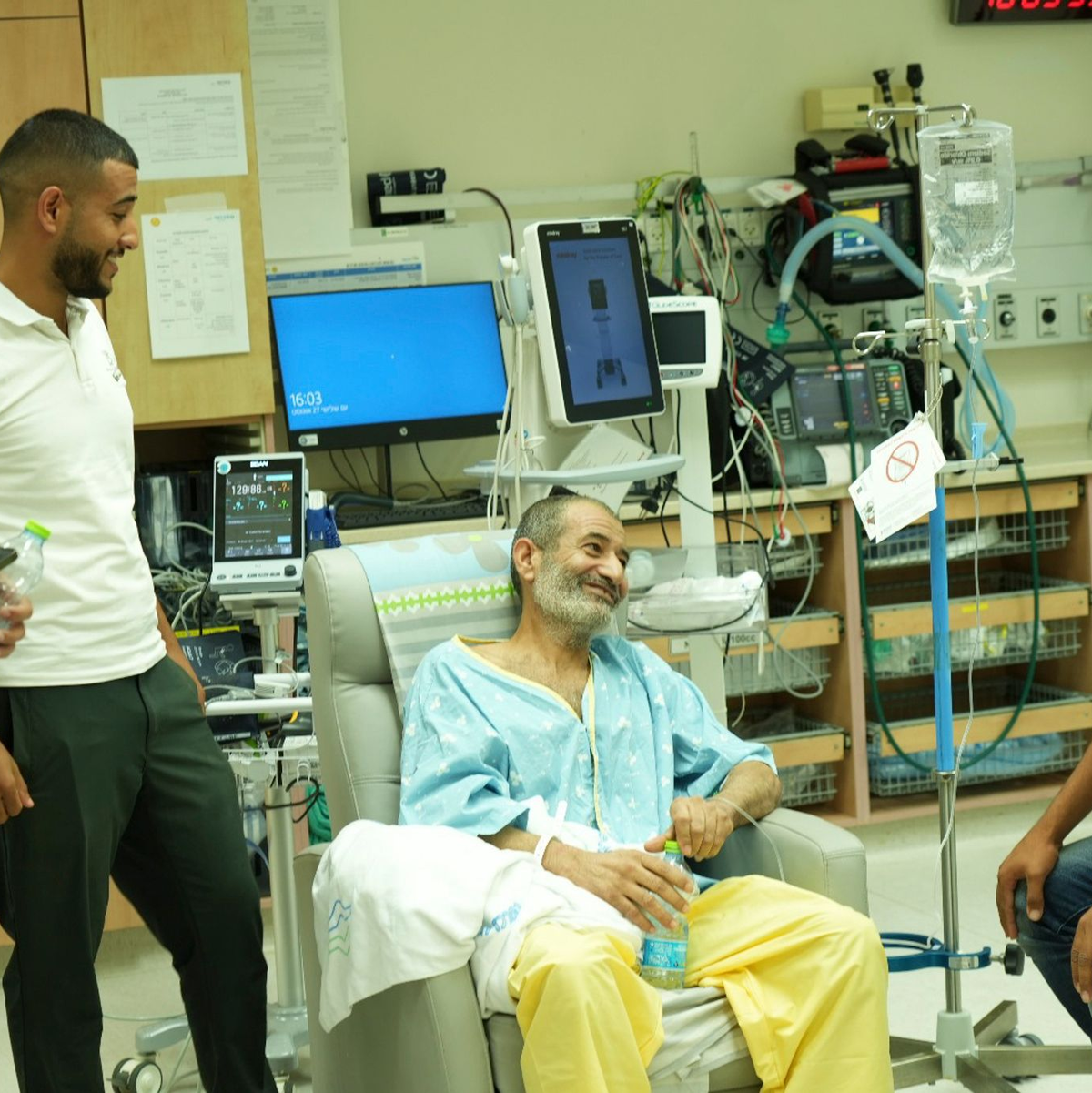 Angehörige des Beduinen beschrieben ihn nach seiner Freilassung als abgemagert. - Foto: -/Israel Prime Minister Office/AP/dpa