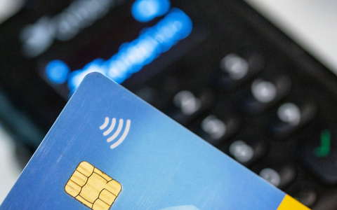 Im Handel häufig erste Wahl von Verbrauchern: Die Girocard (Archivbild) - Foto: Fernando Gutierrez-Juarez/dpa