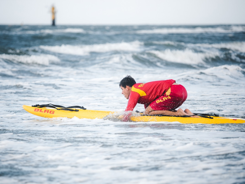 Wegen Selbstüberschätzung und Strömungen: Über 200 Einsätze der DLRG an den Stränden von Nord- und Ostsee - Foto: presseportal.de