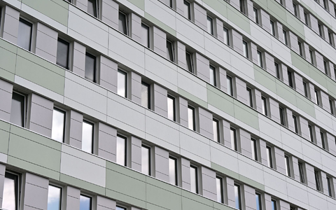 Studentenwohnheime dämpfen die Wohnkosten für Studierende. - Foto: Martin Schutt/dpa