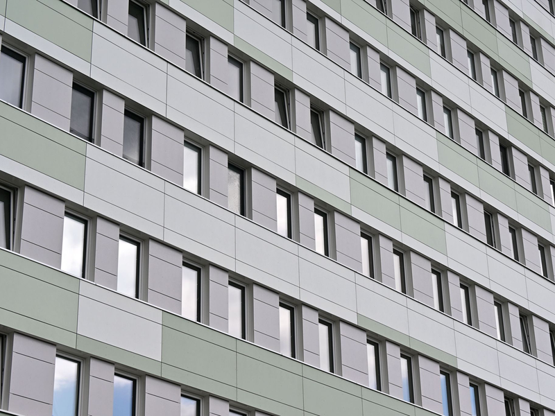 Studentenwohnheime dämpfen die Wohnkosten für Studierende. - Foto: Martin Schutt/dpa