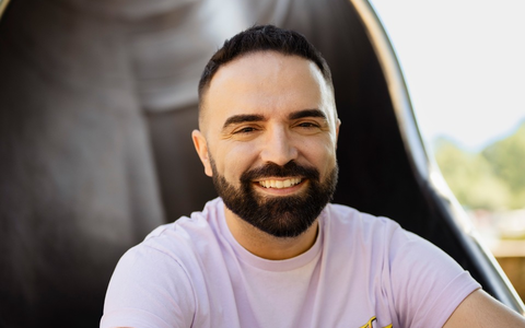 Social-Media-Kinderarzt Dr. Vitor Gatinho in ELTERN: Meine Mission ist es, Eltern kompetenter zu machen. - Foto: presseportal.de