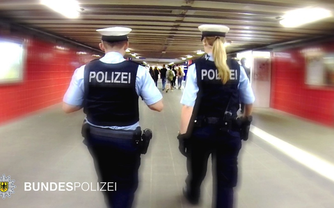 Bundespolizeidirektion München: Urinieren in Mülleimer führt zu Gewalttat / Bundespolizei ermittelt nach körperlicher Attacke in einem Regionalzug - Foto: presseportal.de