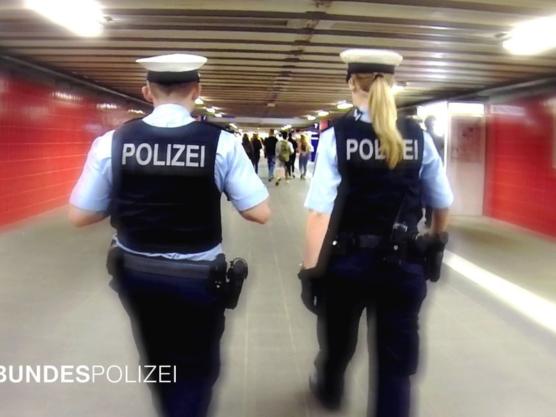 Bundespolizeidirektion München: Urinieren in Mülleimer führt zu Gewalttat / Bundespolizei ermittelt nach körperlicher Attacke in einem Regionalzug - Foto: presseportal.de