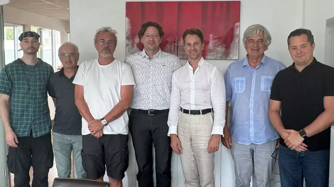 Strategische Partnerschaft besiegelt: Christoph Kroschke GmbH beteiligt sich an WVTA Fahrzeugdaten GmbH - Bild: presseportal.de