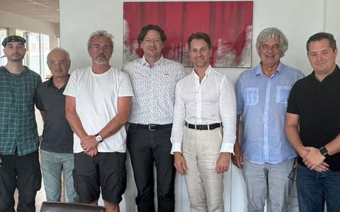 Strategische Partnerschaft besiegelt: Christoph Kroschke GmbH beteiligt sich an WVTA Fahrzeugdaten GmbH - Foto: presseportal.de