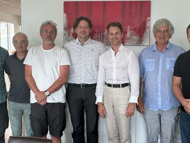 Strategische Partnerschaft besiegelt: Christoph Kroschke GmbH beteiligt sich an WVTA Fahrzeugdaten GmbH - Foto: presseportal.de