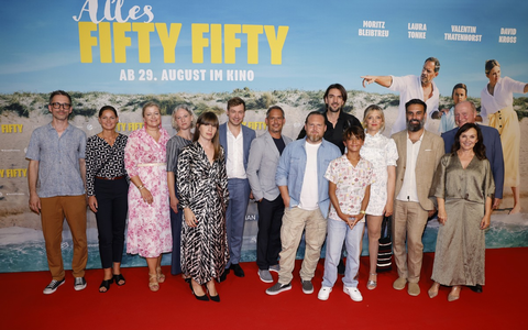 Sommer-Feeling & beste Stimmung bei der Berlin-Premiere von ALLES FIFTY FIFTY / Ab 29.8.2024 im Kino! - Foto: presseportal.de