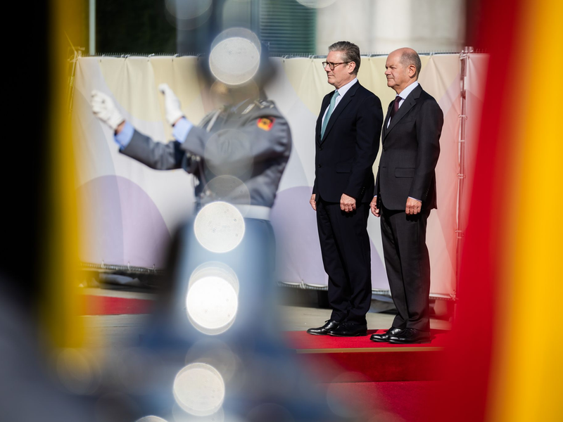 Die erste Reaktion des Kanzlers auf die Wahlen in Sachsen und Thüringen ist eine Mischung aus Enttäuschung und Erleichterung.  - Foto: Christoph Soeder/dpa