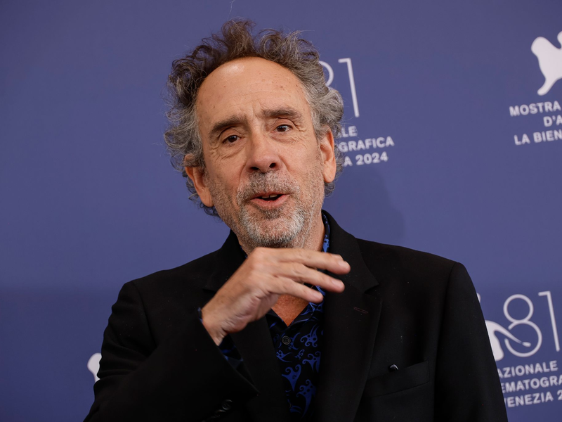 George Clooney und Brad Pitt stehen für «Wolfs» wieder gemeinsam vor der Kamera. - Foto: Joel C Ryan/Invision/AP/dpa