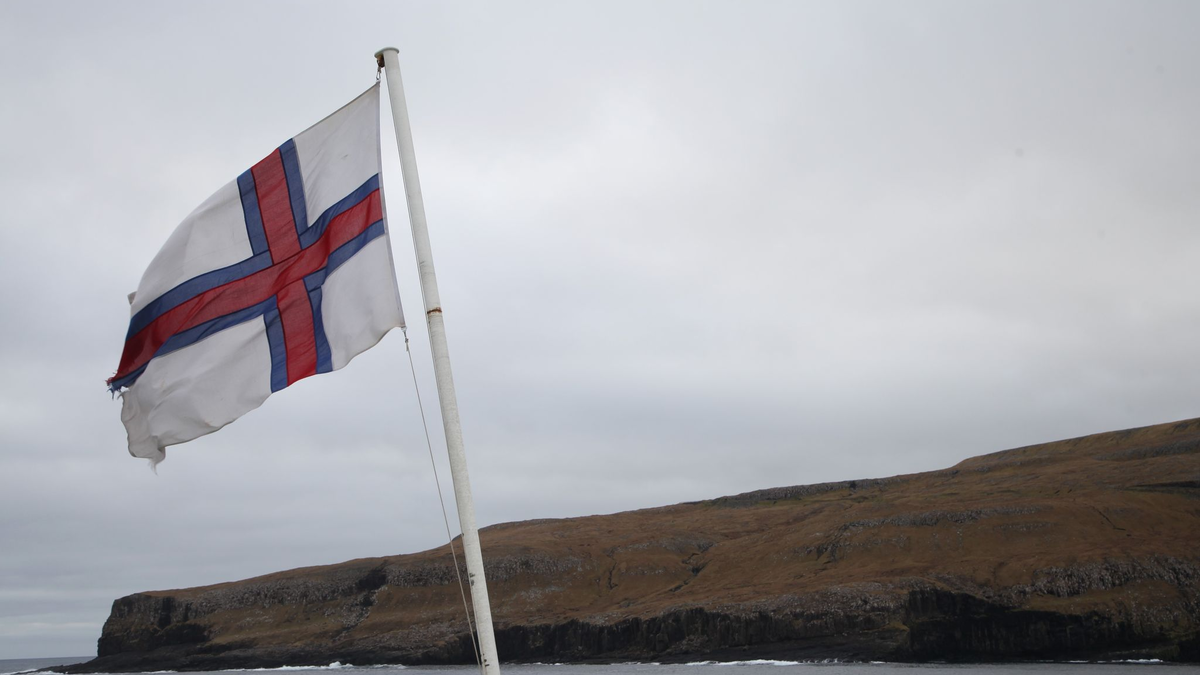 Bei der Überfahrt von der südlichen färöischen Insel Suduroy nach Norwegen ist es zu einem Unglück gekommen. (Archivbild) - Foto: Steffen Trumpf/dpa