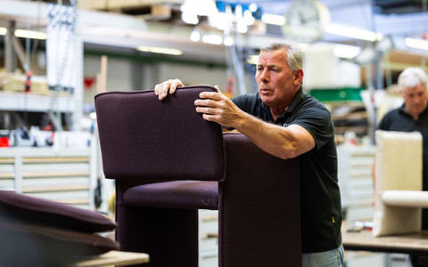 Die Umsätze der Möbelhersteller in Deutschland waren im ersten Halbjahr zehn Prozent niedriger als ein Jahr zuvor. - Foto: Guido Kirchner/dpa