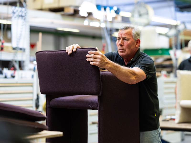 Viele Unternehmen der Branche schicken ihre Mitarbeiter in Kurzarbeit. - Foto: Guido Kirchner/dpa