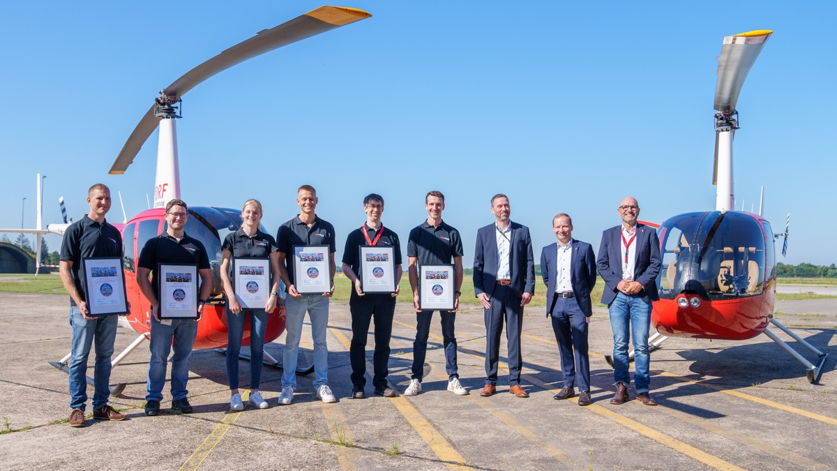 Ausbildung zum Berufshubschrauberpiloten / DRF Akademie verabschiedet ersten Ausbildungsjahrgang nach erfolgreichem Abschluss - Foto: presseportal.de