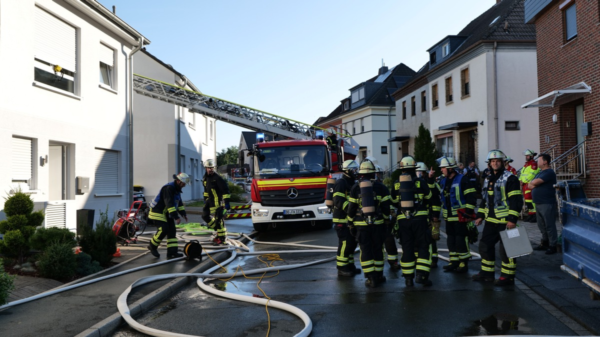 FW-DO: Brand eines Wintergartens richtet erheblichen Gebäudeschaden an - Foto: presseportal.de