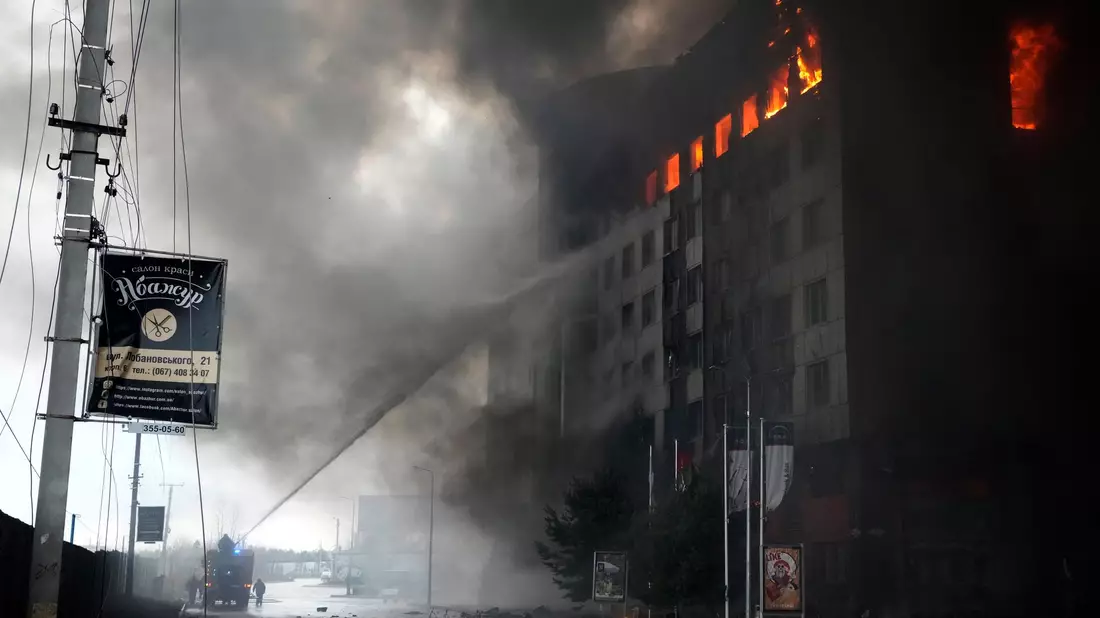 Hintergrund der Sitzung des Nato-Ukraine-Rats waren die jüngsten russischen Angriffe. (Archivbild) - Bild: Efrem Lukatsky/AP/dpa