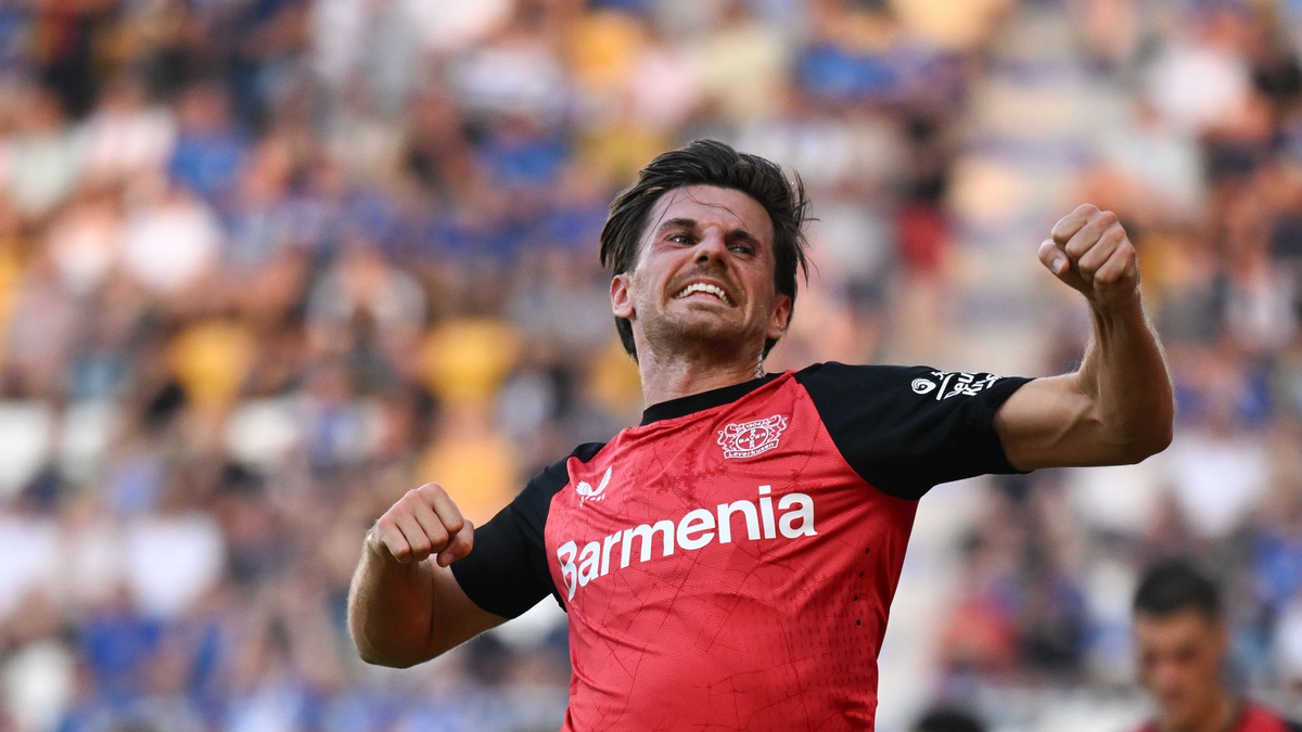 Der Kopfball von Jonas Hofmann passt. - Foto: Hendrik Schmidt/dpa