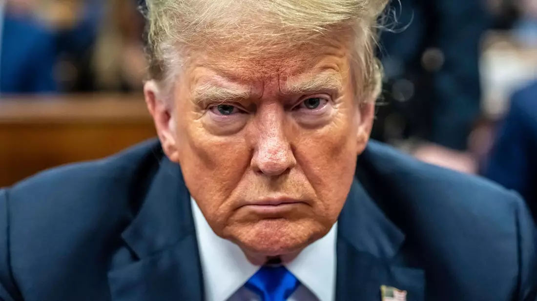 Donald Trump hat auf der Plattform Truth Social eine vulgäre Bemerkung über seine demokratische Kontrahentin Kamala Harris verbreitet. (Archivbild) - Bild: Mark Peterson/AP/dpa