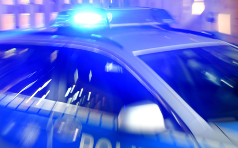 Ein Mann ist mit seinem Auto in Salzgitter durch die Wand eines Kindergartens gebrochen und gestorben. (Symbolbild) - Foto: Carsten Rehder/dpa