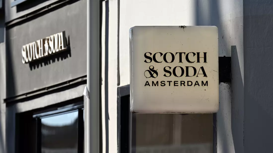 Die Modemarke Scotch & Soda stellt ihren Geschäftsbetrieb in Deutschland mit knapp 40 Filialen ein. - Bild: Federico Gambarini/dpa