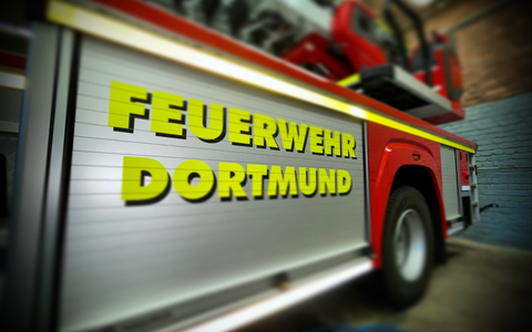 FW-DO: Nächtlicher Feuerwehreinsatz in Dortmund-Wischlingen - Wohnungsbrand schnell unter Kontrolle - Foto: presseportal.de