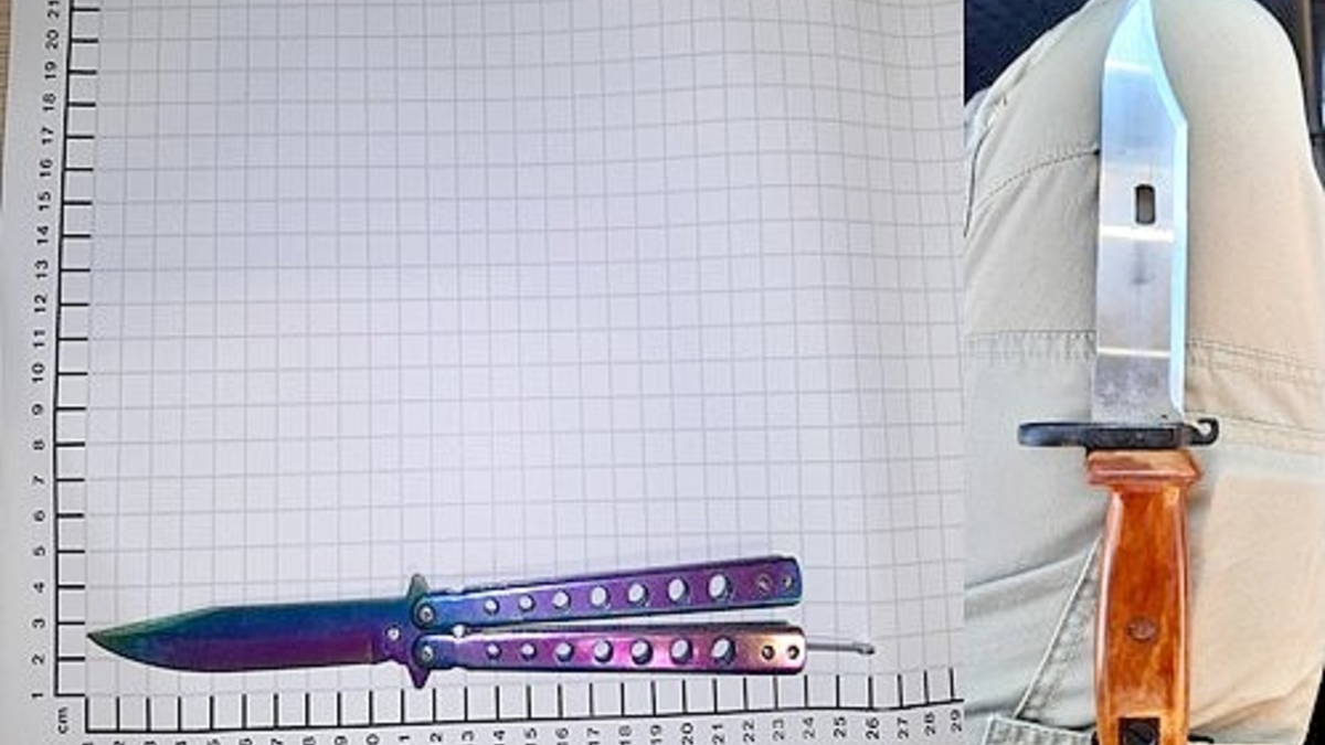 BPOL NRW: Bundespolizei stellt Bajonett, Butterflymesser und Einhandmesser sicher - Besitzer wurden zur Anzeige gebracht - Foto: presseportal.de