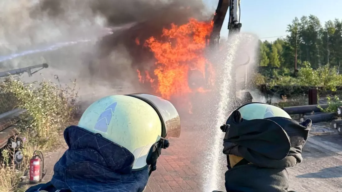 FW-BO: Brennender Bagger auf dem Betriebsgelände des Bochumer Vereins - Bild: presseportal.de