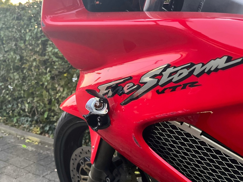 POL-HF: Verkehrsunfall im Kreisverkehr - Polizei sucht Unfallbeteiligten oder Zeugen - Foto: presseportal.de