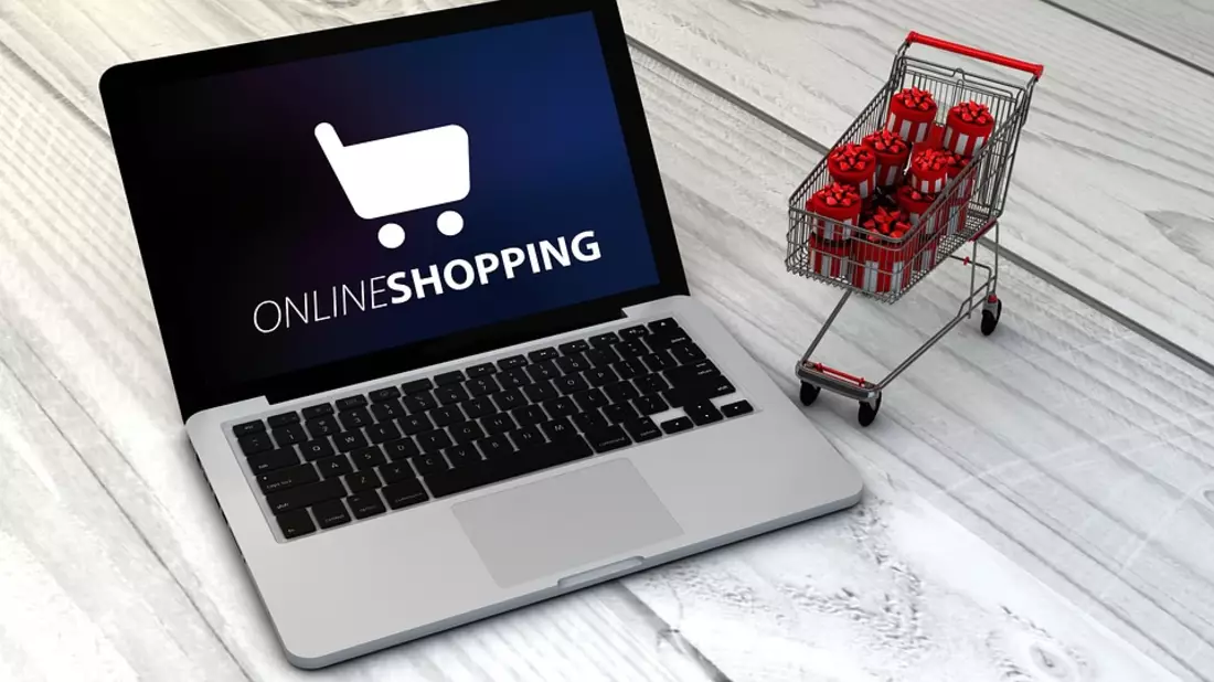 Onlineshopping verleitet oft dazu, mehr Geld auszugeben und den Dispo zu beanspruchen.  - Bild: Pixabay.com © PreisKing CCO Public Domain