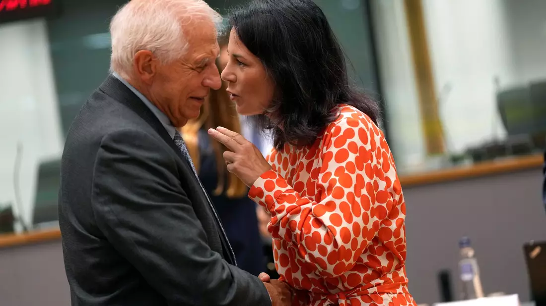 Die deutsche Außenministerin Annalena Baerbock zeigt sich in Brüssel grundsätzlich offen für neue Sanktionen gegen Israelis. - Bild: Virginia Mayo/AP