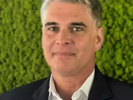 wohnvoll AG: Andreas Steyer übergibt an Nikolaus Priesnitz / Nikolaus Priesnitz ist ab sofort neuer CEO der wohnvoll AG. Er war zuvor im Top Management großer internationaler Hotelketten tätig - Foto: presseportal.de