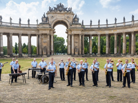 BPOLI MD: Sachsen-Anhalt-Tag in Stendal: Die Bundespolizei prĂ€sentiert sich auf der Blaulichtmeile und die Big Band spielt auf der GastgeberbĂŒhne des MDR - Foto: presseportal.de