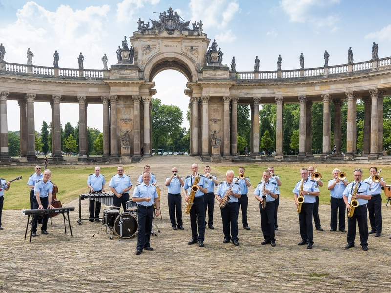 BPOLI MD: Sachsen-Anhalt-Tag in Stendal: Die Bundespolizei präsentiert sich auf der Blaulichtmeile und die Big Band spielt auf der Gastgeberbühne des MDR - Foto: presseportal.de