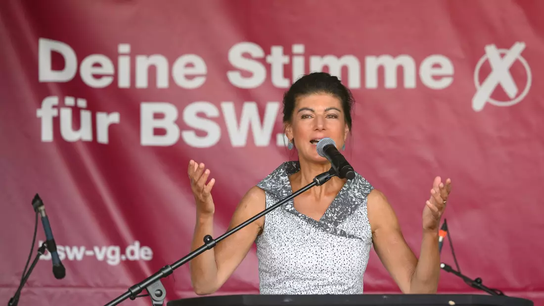 Parteigründerin Sahra Wagenknecht will zur Stationierung von Mittelstreckenraketen die Bevölkerung befragen (Archivbild) - Bild: Robert Michael/dpa