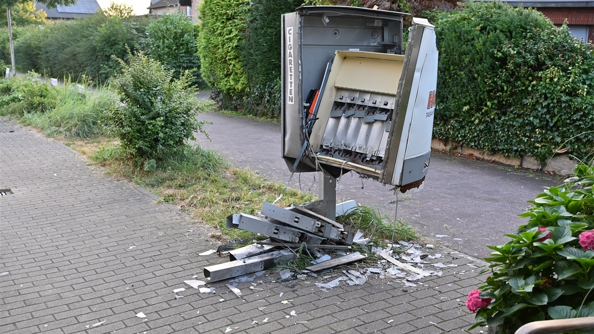 POL-NE: Unbekannte knacken Zigarettenautomaten - Foto: presseportal.de