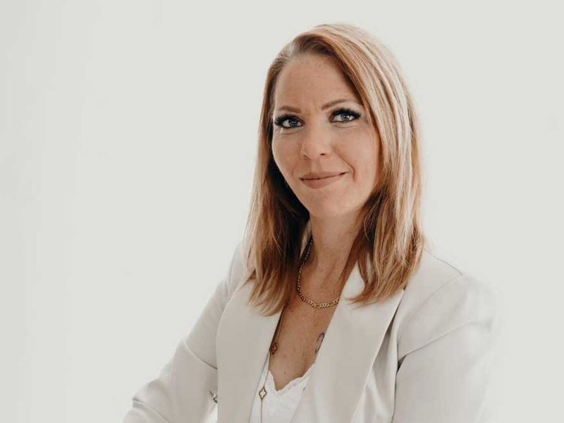 Perfekte Wimpernverlängerung: Pia Sizhan von der Alore Divor Beauty & Business Academy verrät effektive Methoden zur täglichen Pflege - Foto: presseportal.de