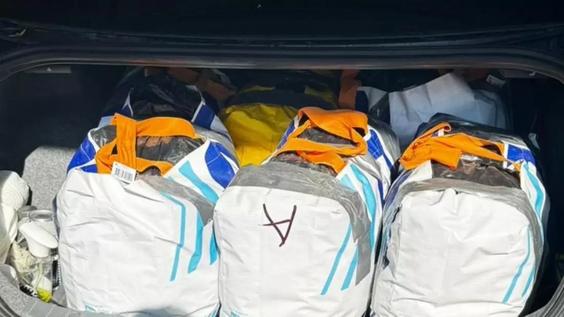BPOL-BadBentheim: Rund 100 Kilo Heroin im Wert von circa 4,1 Million Euro beschlagnahmt - Bild: presseportal.de