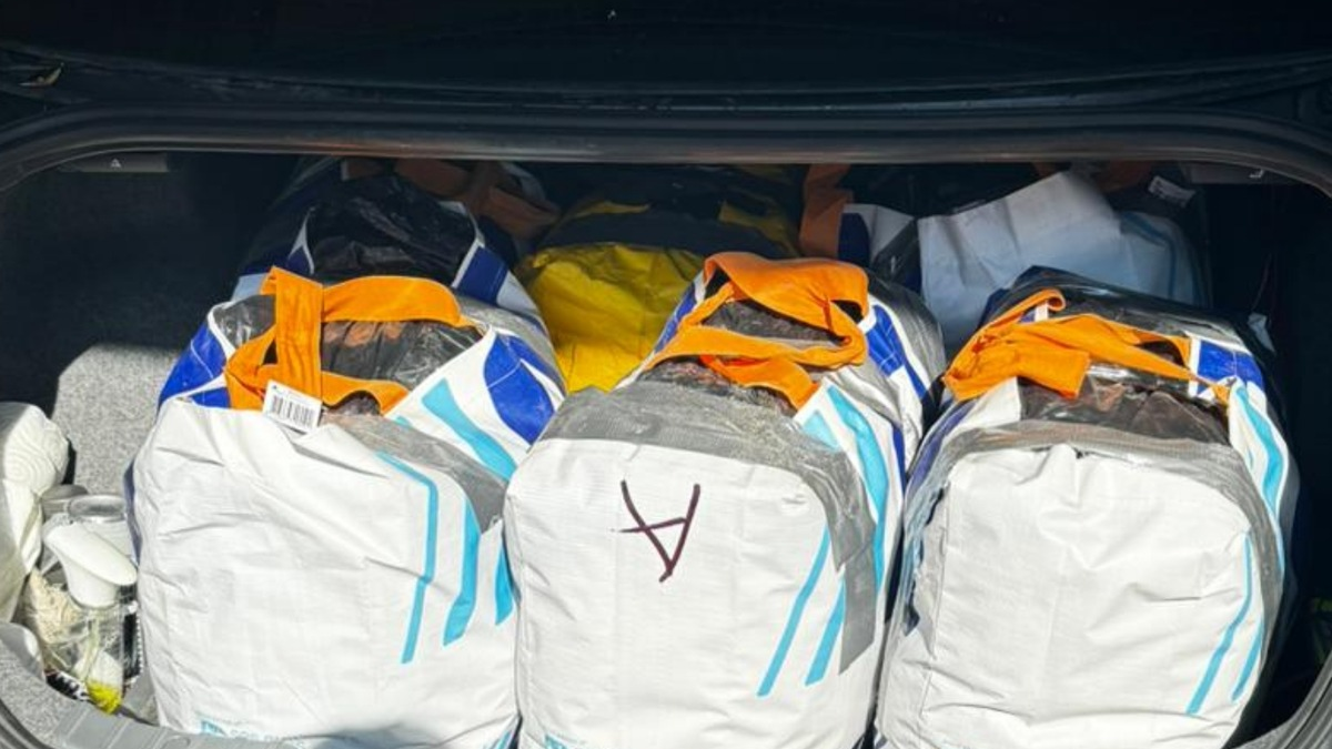 BPOL-BadBentheim: Rund 100 Kilo Heroin im Wert von circa 4,1 Million Euro beschlagnahmt - Foto: presseportal.de