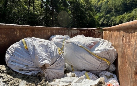 POL-PDLD: Illegale Entsorgung einer Großmenge von Mineralwolle an der B48 - Foto: presseportal.de