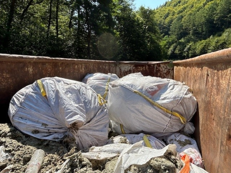 POL-PDLD: Illegale Entsorgung einer Großmenge von Mineralwolle an der B48 - Foto: presseportal.de