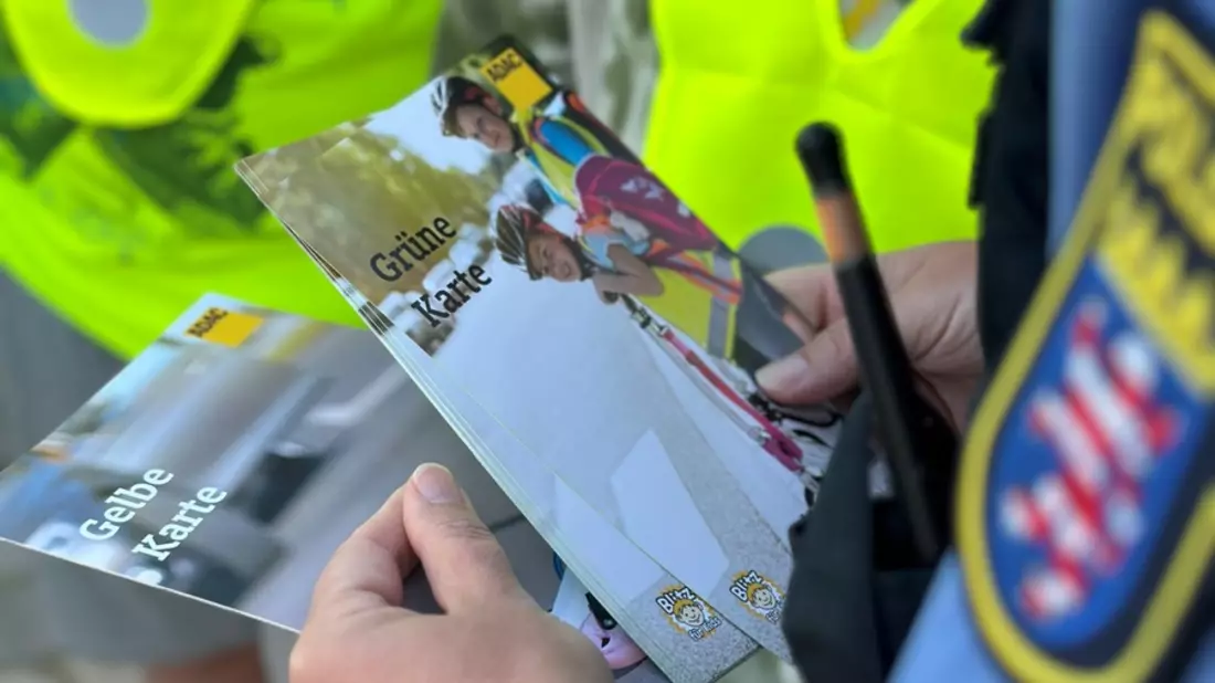 POL-DA: Goddelau/ Fürth: Blitz for Kids Aktion zum Schulstart / 40 von 48 Autos bekommen grüne Karten - Bild: presseportal.de