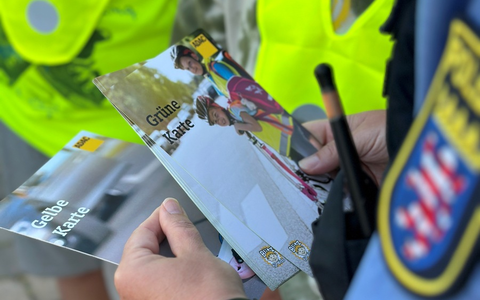 POL-DA: Goddelau/ Fürth: Blitz for Kids Aktion zum Schulstart / 40 von 48 Autos bekommen grüne Karten - Foto: presseportal.de